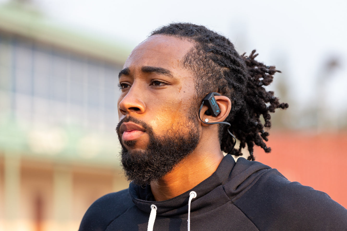 Athlos Live™ vJump: earbuds that report your vertical